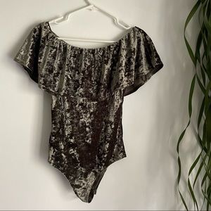 Honey Punch Dark Green Velvet Off Shoulder body suit size small